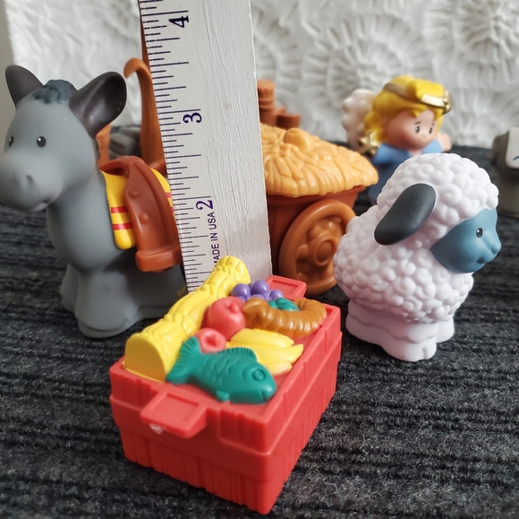 Fisher Price Little People Nativity Set 16pc with Stable - Picture 15 of 17